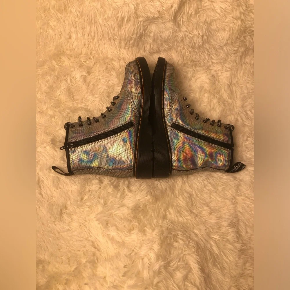 🪩💿Dr. MartensYOUTH 1460 IRIDESCENT LEATHER LACE UP BOOTS size 4 🪩💿 - Picture 5 of 16